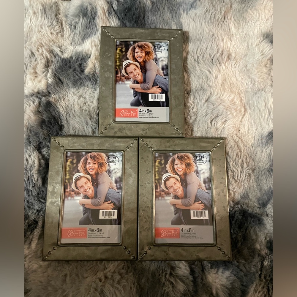 Picture frames - Picture 3 of 3